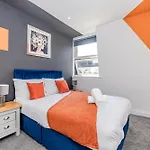 Super Central 2 Bedroom Flat I Next To Shopping Center & Brighton Beach